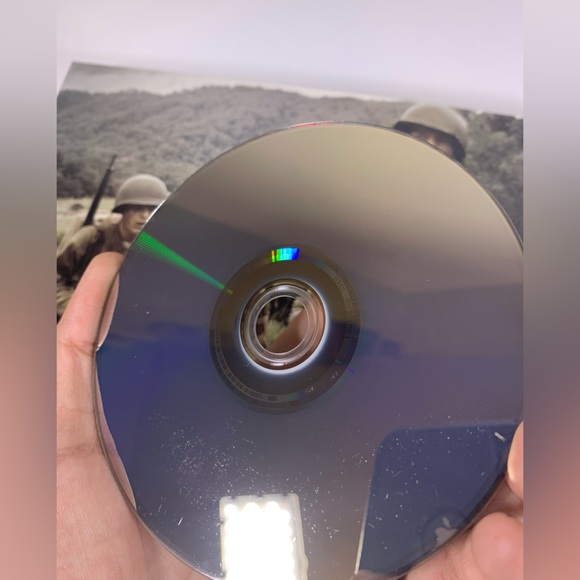 Band of brothers and the pacific blu ray combo pack complete - Picture 12 of 13